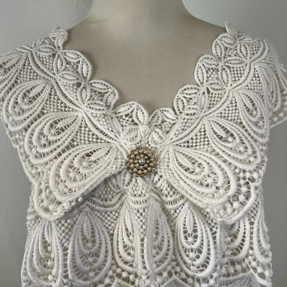SOLD White Lace Tiered Vintage Dress w/ Pearl Brooch - Picture 8 of 8
